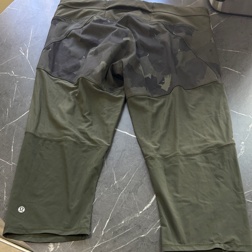 Lululemon Olive Green Cropped Leggings
